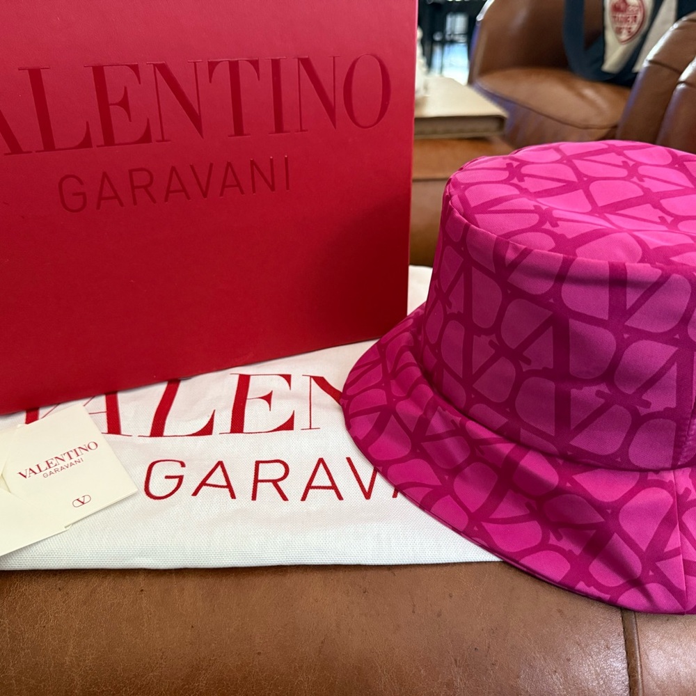 Valentino Garavani Fuchsia Patterned Bucket Hat